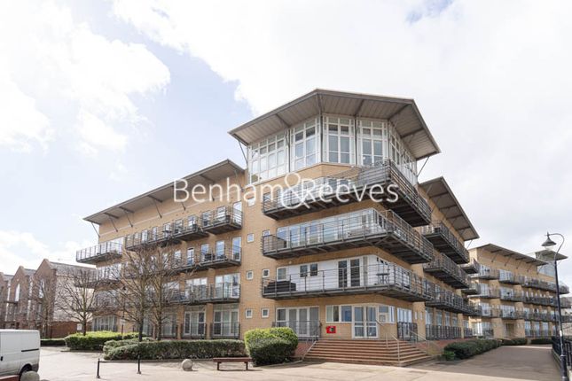 Flat to rent in Portland Place, Greenhithe
