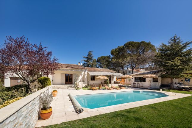 Villa for sale in Lourmarin, Vaucluse, Provence-Alpes-Côte d`Azur, France