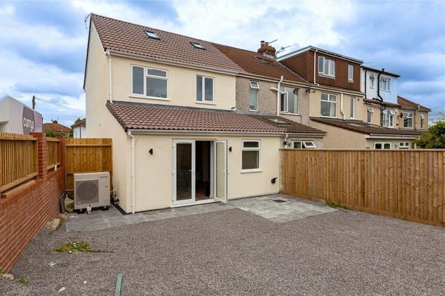 Spacious And Well-Maintained Garden Area With A Pa...