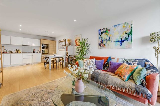 Flat for sale in Robsart Street, London