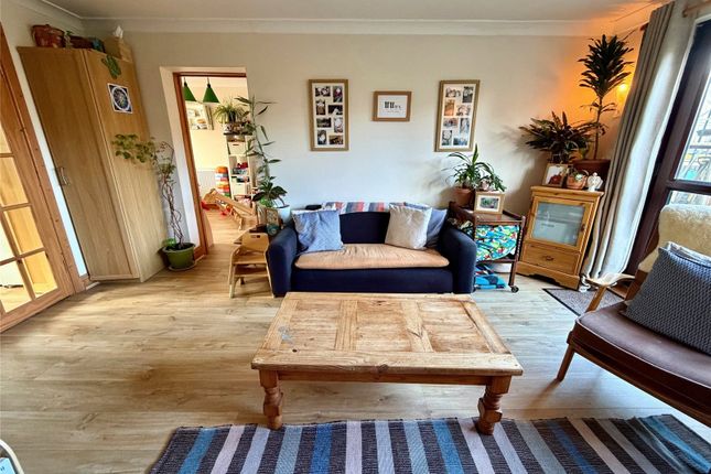 3, Derwent Avenue, Milford Haven photo 2