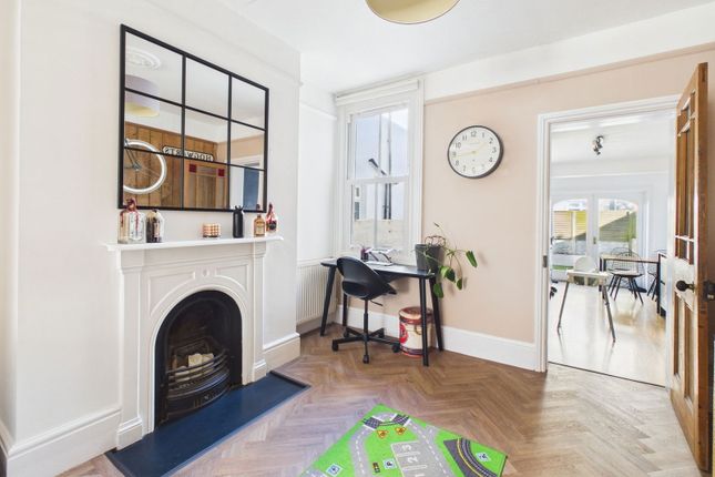 3 Thorley Terrace, Milton Road, Heene photo 3