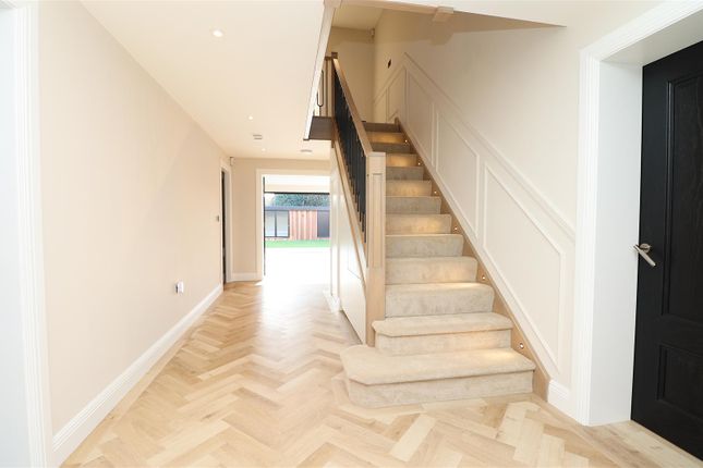160, Furzehill Road, Borehamwood photo 2