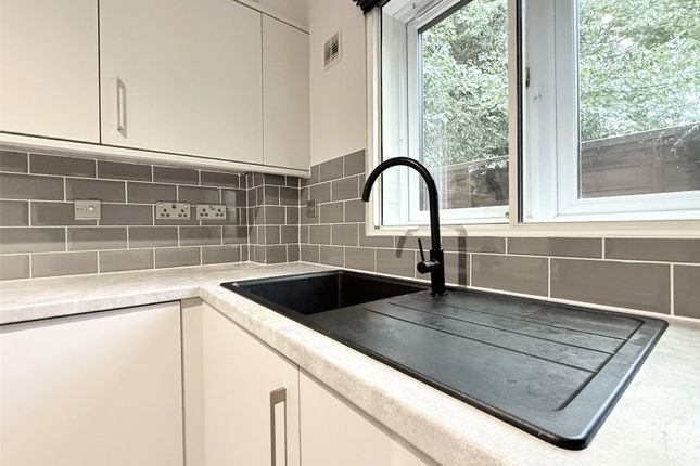 Flat 2, Gables Lodge,, Crescent East, Hertfordshire photo 4