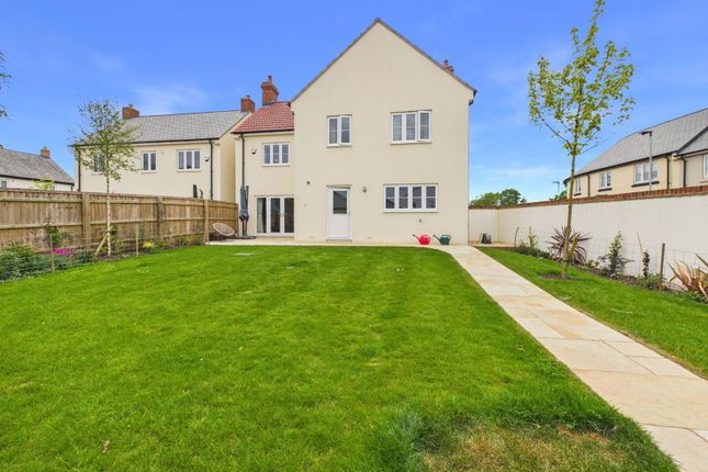 18, Summers Drive, Calne photo 2