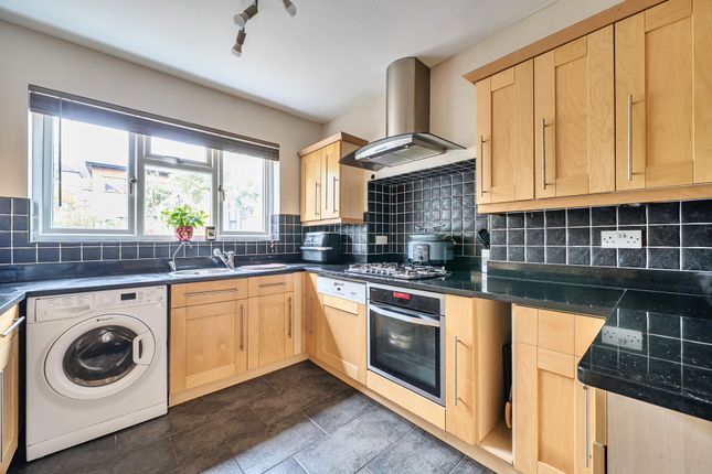 59 Hempstead Road, Kings Langley photo 4