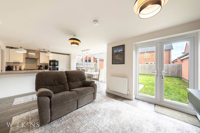 3, Gilliflower Way, Warwickshire photo 4