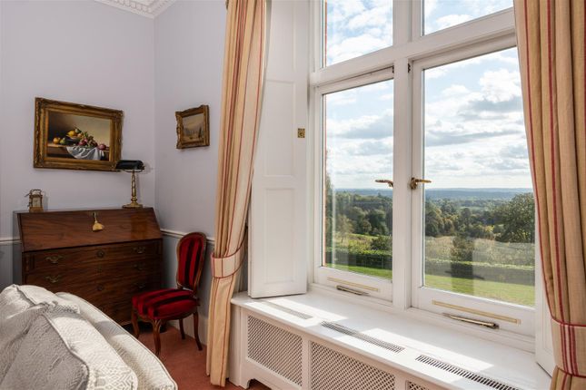 Holmesdale Park, Coopers Hill Road, Nutfield RH1, 3 bedroom flat for ...