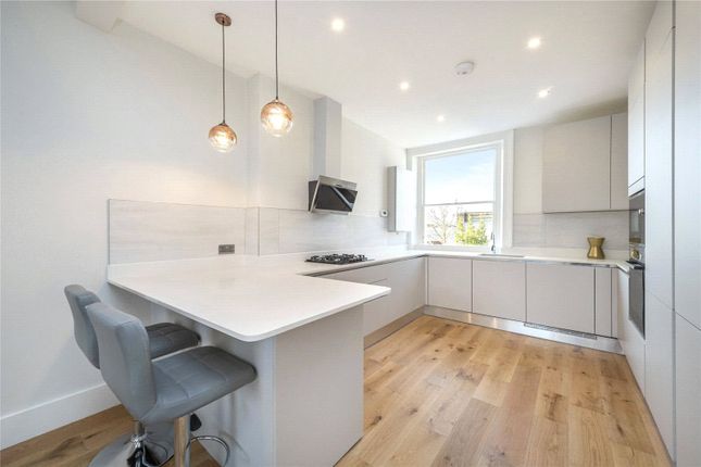 Flat to rent in Marylands Road, Little Venice