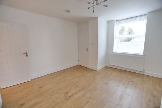 86 Brookshaw Street, Bury photo 3