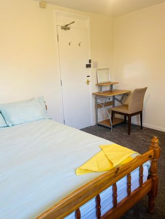 Room 4 6, Curran Close, Uxbridge photo 2