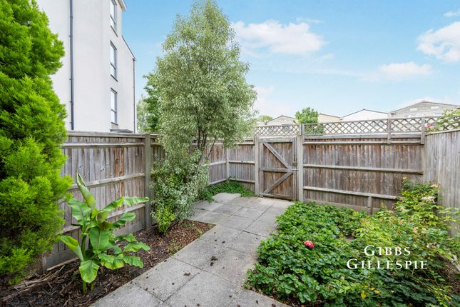 4, Caulfield Gardens, Pinner photo 4