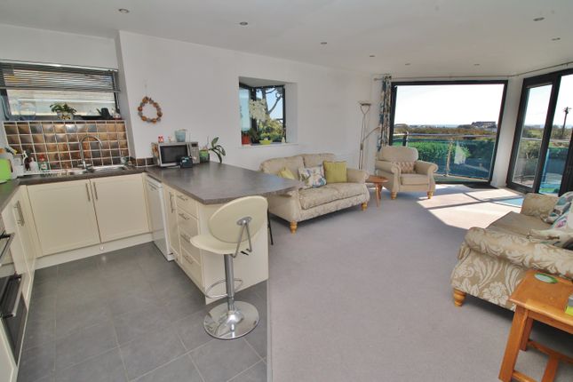 Flat 4, Channel House, 386, Sea Front, Hayling Island photo 2