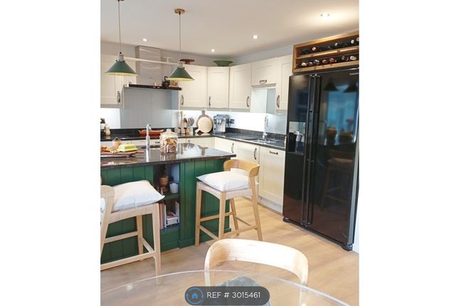 Stonebeck Avenue, Harrogate photo 2