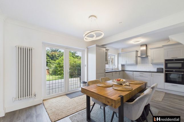 28 Milton Drive, Borehamwood photo 3