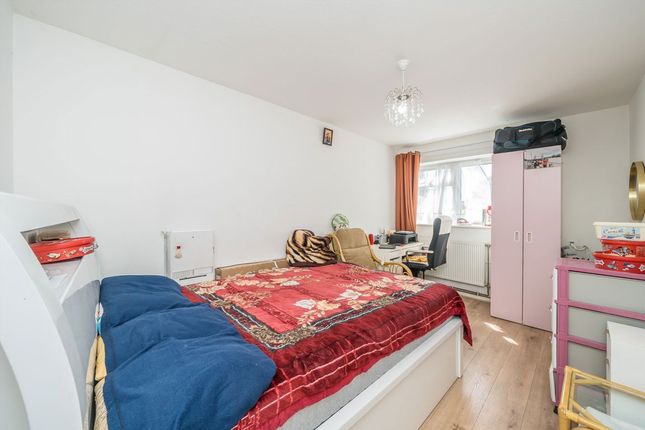 51, Midsummer Avenue, Hounslow photo 4