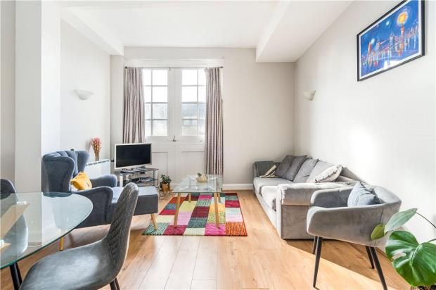 Flat for sale in Gainsford Street, London
