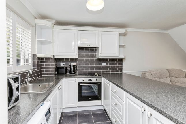 26, Otford Close, Crawley photo 4