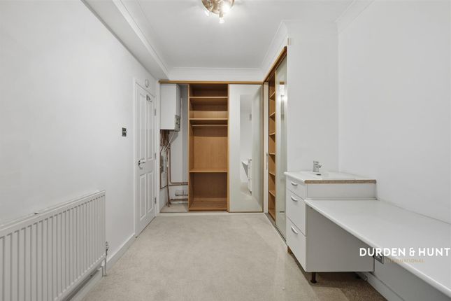 3 Hawthorns, Woodford Green photo 3