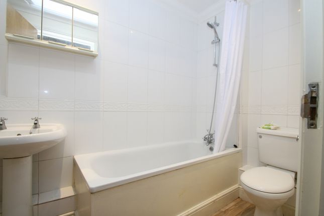 5, Coppers Court, Southborough photo 4