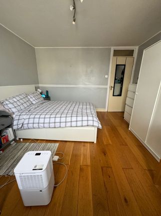 Flat to rent in Whitehorse Road, Croydon