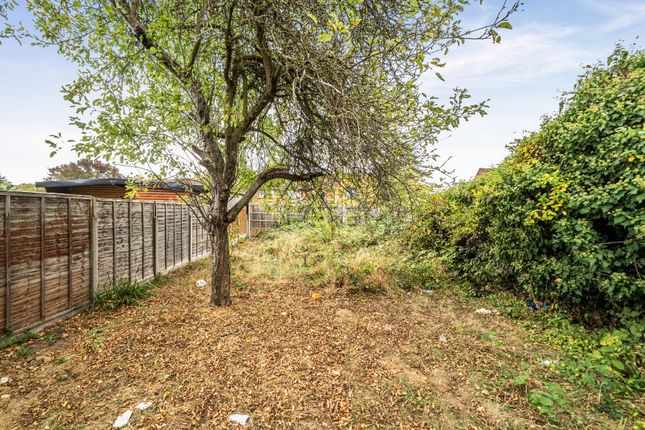 54, Kempton Avenue, Northolt photo 4