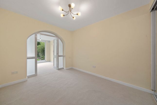 8 Oakdale Drive, Manchester photo 3