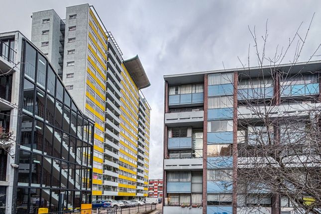 Thumbnail Flat for sale in Golden Lane, Barbican, London