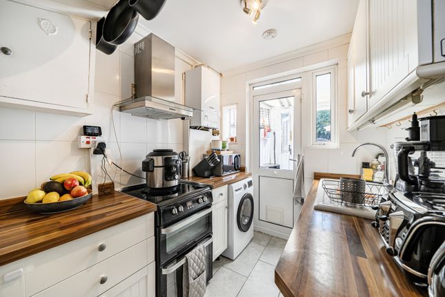51, Clyfford Road, Ruislip photo 4