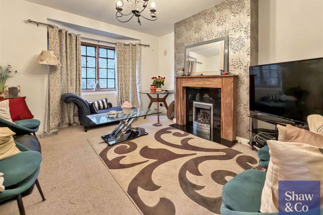 10 Tudor Court, Castle Way, Feltham photo 2