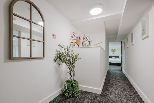 460 Moss Lane East, Manchester photo 4