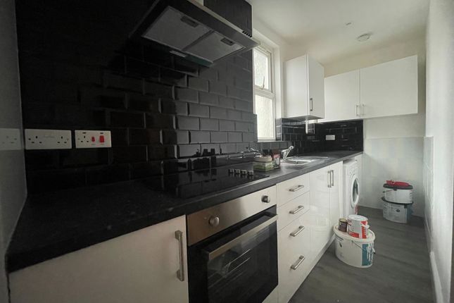 Thumbnail Flat to rent in Albany Road, Roath, Cardiff