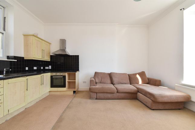 Flat 40, Queens Apartments, Robertson Terrace, Hastings photo 2