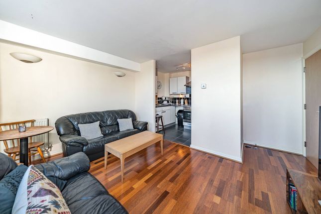 Flat to rent in Hacon Square, Richmond Road, Victoria Park, London