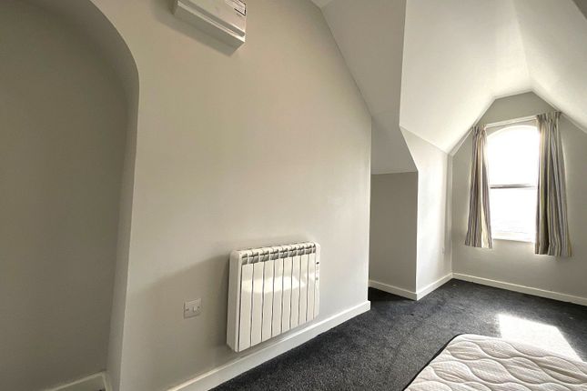 Room 15, 2-4 Auckland Road, Doncaster photo 2