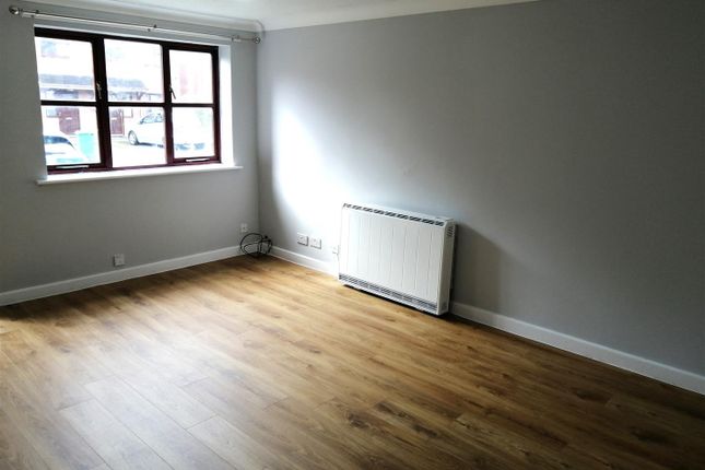 12, Tagore Close, Manchester photo 3