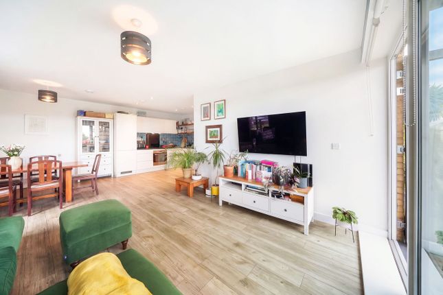 Lambourne House, Flat 68, Apple Yard, London photo 4
