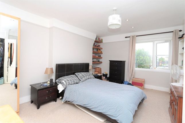 Flat for sale in Anglesea Road, Kingston Upon Thames