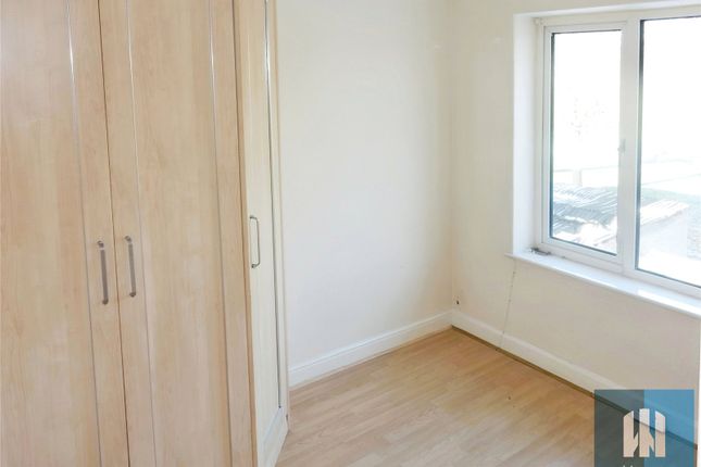 737, Leeds Road, Huddersfield photo 5