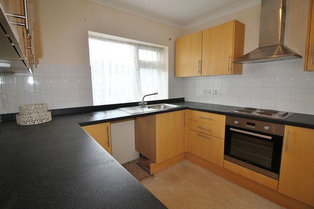 Thumbnail Flat to rent in Furtherwick Road, Canvey Island