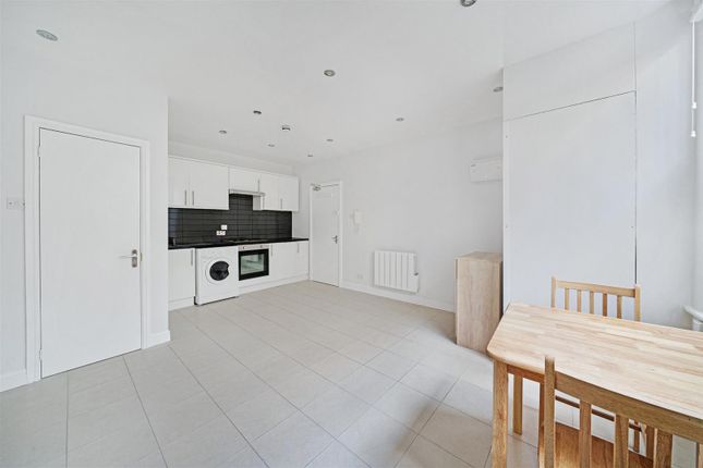Flat 3, 18, Devonshire Terrace, London photo 4