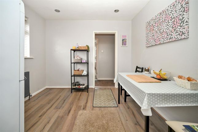 26, Glenmere Mount, Leeds photo 4