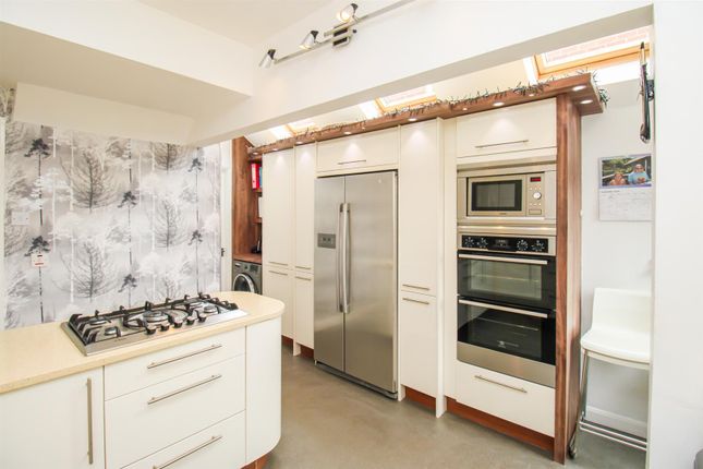 42, Queens Drive, Ossett photo 4