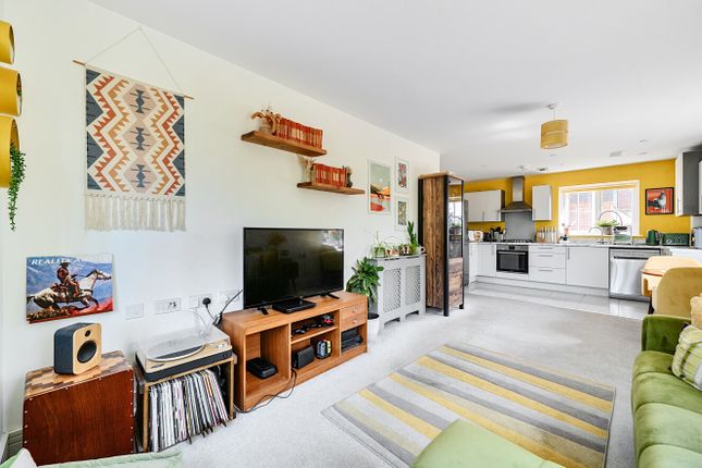 Flat 2, Tiller House,, Barley Road, Wokingham photo 4