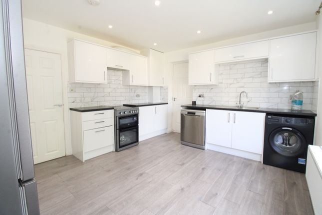 4, Cades Close, Luton photo 5