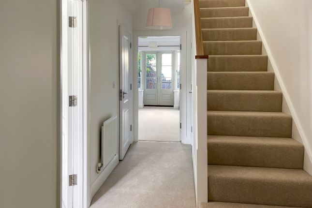 33 Buncombe Way, Cirencester photo 2