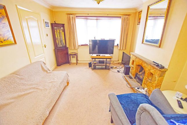 4, Childscroft Road, Rainham photo 4