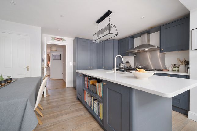 6, St. Austells Place, Holmwood photo 4