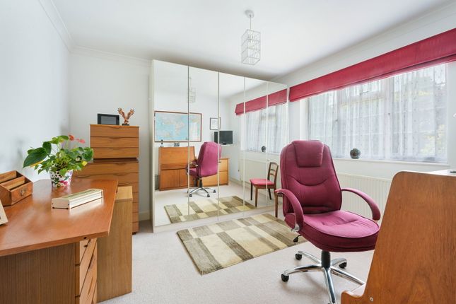Thornwall, Crowhurst Road, Lingfield photo 4