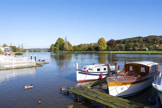 Thumbnail Flat for sale in Thameside, Henley-On-Thames, Oxfordshire